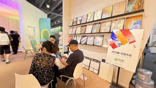 蒙太奇艺术涂装闪耀2025广州建博会 首日盛况人气爆棚