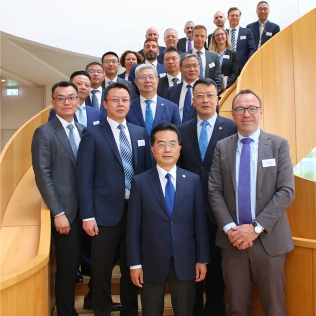 招商局集团高层代表团访问海虹老人集团丹麦总部