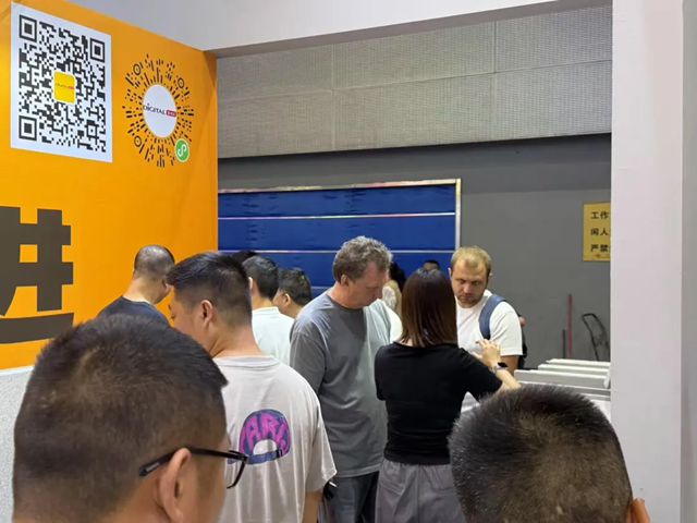 数码彩“黄”闪耀广州建博会，“交付标准”、“DIGITAL AI”燃爆！