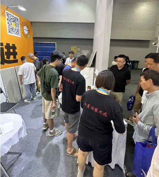 数码彩“黄”闪耀广州建博会，“交付标准”、“DIGITAL AI”燃爆！