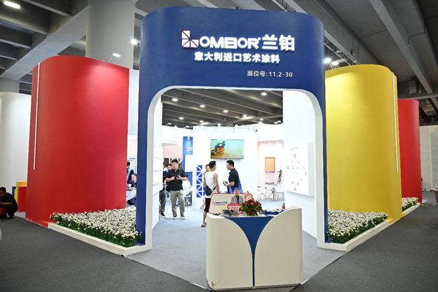 法拉利工厂同款艺术漆空降建博会！兰铂展位引设计师疯狂打卡