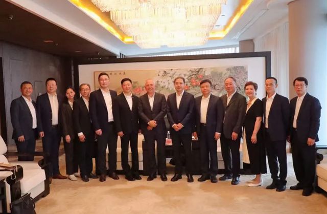 西卡首席执行官率团参访上海建工集团！