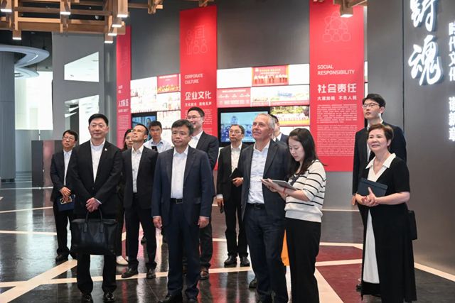 西卡首席执行官率团参访上海建工集团！