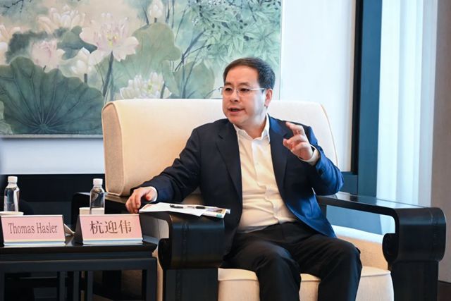 西卡首席执行官率团参访上海建工集团！