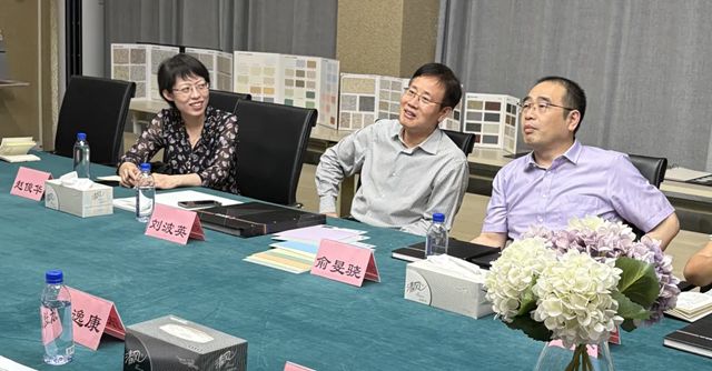 政企联动谋发展 共话涂界新未来｜上海市文创办及金山区领导莅临紫荆花新材料集团调研指导