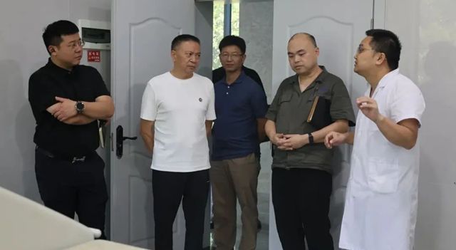 重庆丰利钛新材料蒋鹏一行到访三峡油漆