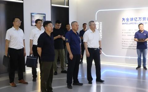 青岛科技大学党委书记杨天梅赴高密走访合作企业并看望校友