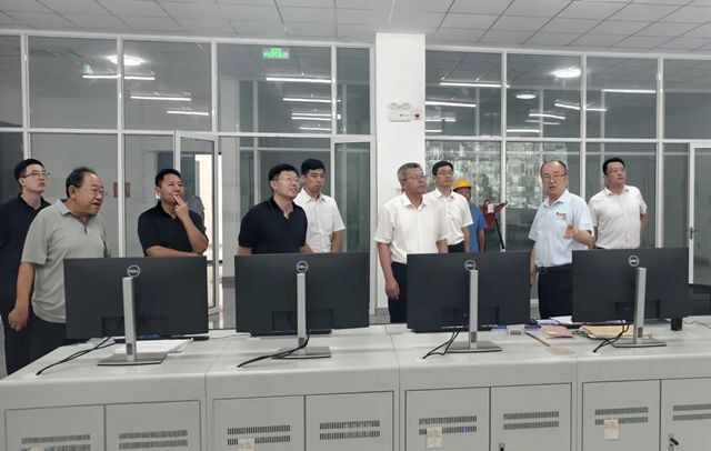 青岛科技大学党委书记杨天梅赴高密走访合作企业并看望校友