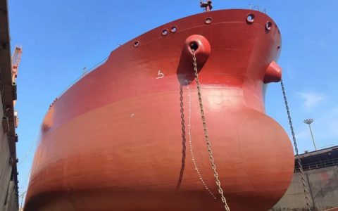 双瑞 | 战高温保进度：国际油轮接力施工背后的产业工人担当