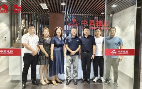 东方雨虹董事长李卫国与安徽中昇建筑工程有限公司董事长苏忠生见面交流