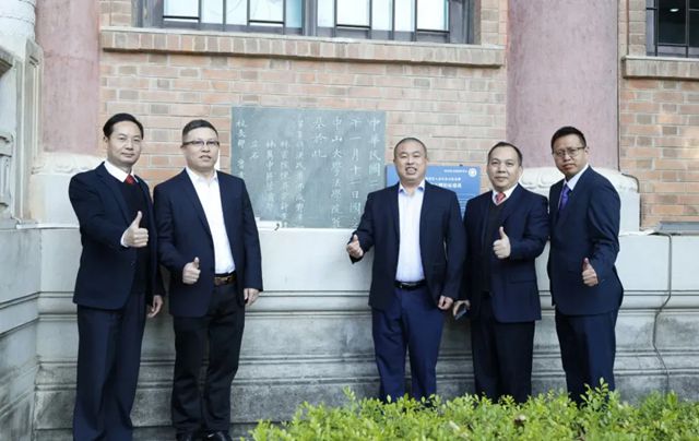 睿智战略升维：双引擎驱动下的“聚焦”哲学与时代使命