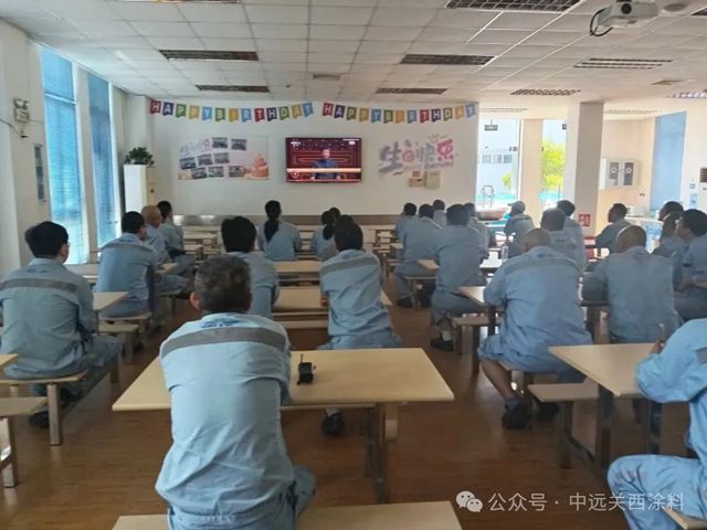 中远关西组织收看阅兵盛典