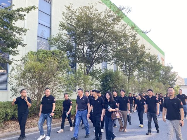 深化合作｜中博装饰集团莅临德爱威杭州工厂，共探品质未来！