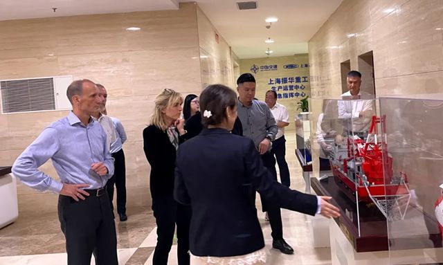 海虹老人集团能源和基础设施业务执行副总裁Steen先生率团访问振华重工