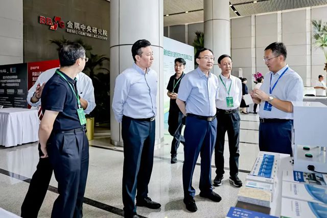 富思特无电制冷涂料亮相“2025城市更新低碳建筑技术应用论坛”，引领建筑节能新方向