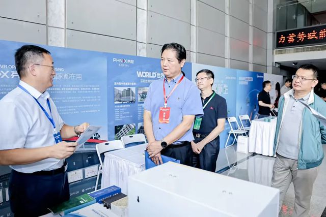 富思特无电制冷涂料亮相“2025城市更新低碳建筑技术应用论坛”，引领建筑节能新方向