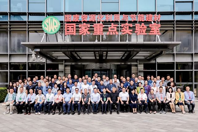 富思特无电制冷涂料亮相“2025城市更新低碳建筑技术应用论坛”，引领建筑节能新方向