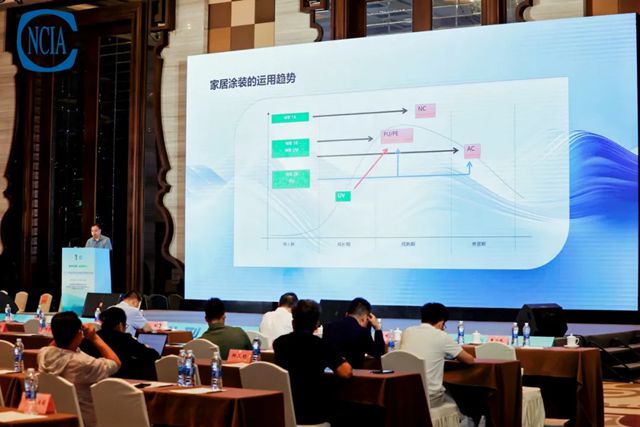 君子兰持续发力环境友好型木器涂料，收获双料大奖！