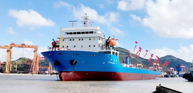 鱼童漆护航 “中荃 10” 与 “AWIE ASANTE” 开启新航程