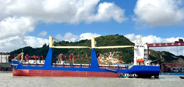 鱼童漆护航 “中荃 10” 与 “AWIE ASANTE” 开启新航程
