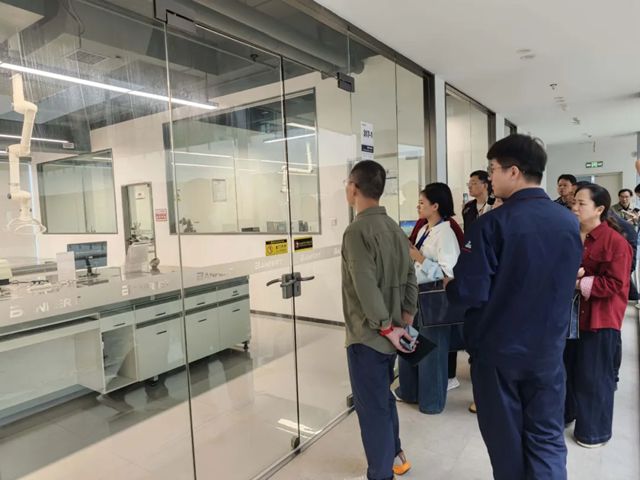 中学化学卓越教师走进邦弗特，产教融合赋能科学教育