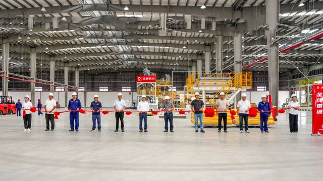 北新防水TPO及OIPS复合功能板新产线相继试产成功！