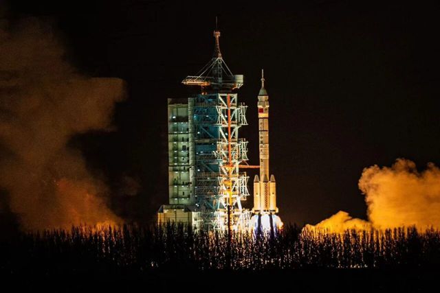 神舟二十一号成功发射，三棵树同步官宣“航天”新品