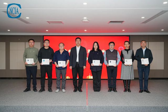 陈总参加“2025中国涂料工业信息年会”并获《中国涂料》编委