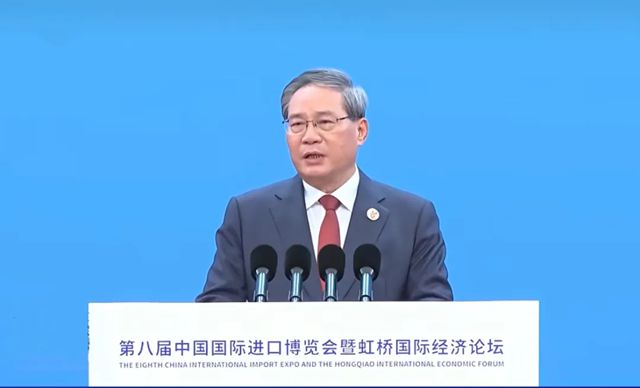 秦占学会长出席第八届进博会及“购在中国·2025精品消费月”启动仪式