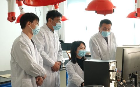 河南日报客户端：实验室里的年轻人丨来自五湖四海 奔赴同一方向