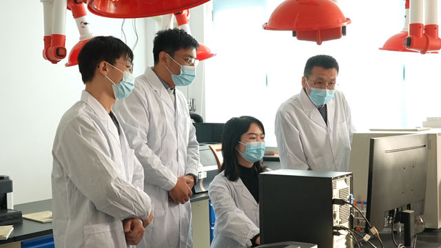 河南日报客户端：实验室里的年轻人丨来自五湖四海 奔赴同一方向