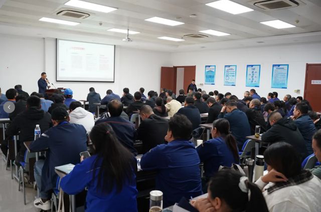 浩力森携手徐工挖机开展涂装培训，共筑高质量产业链