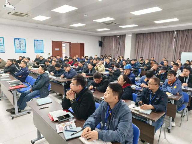 浩力森携手徐工挖机开展涂装培训，共筑高质量产业链