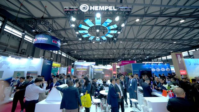 海虹老人新品Hempaguard NB有机硅防污漆亮相2025上海海事展，从新造船开始进行船体管理，赋能高效运营与可持续发展