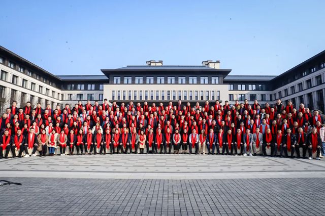 分支机构活动丨聚链成势 合众致远——2025年度中国建筑材料流通协会系统门窗专业委员会年会成功召开