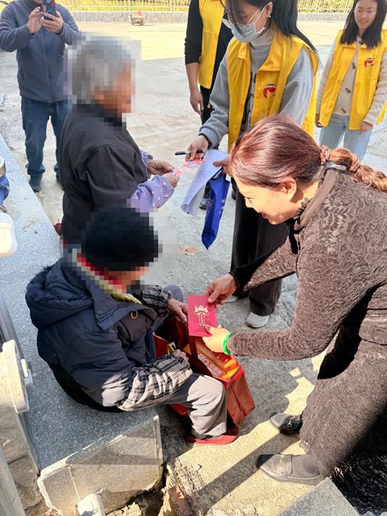 百川漆 | 新年送温暖 慰问暖人心