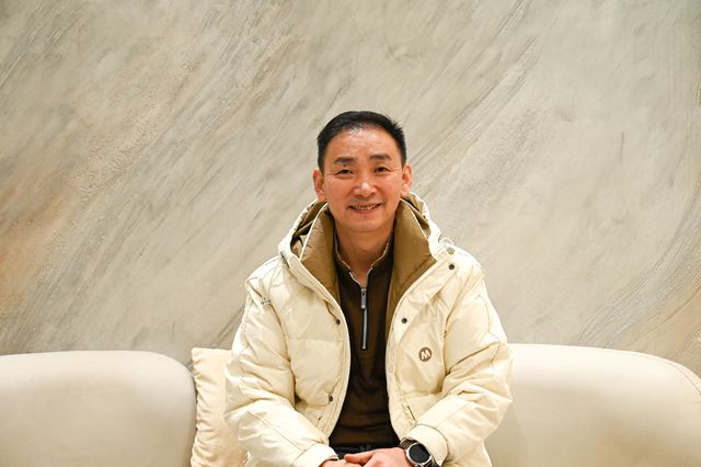 内卷时代他靠“刷墙绝活”赢麻了！成都华阳立邦店20年做难而正确的事