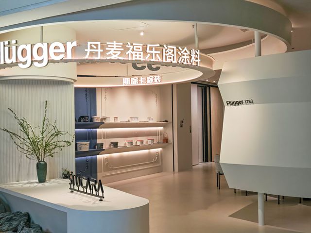 客户说，墙面旧了懒得换？她用十年免费维修，把客户痛点变成转介绍