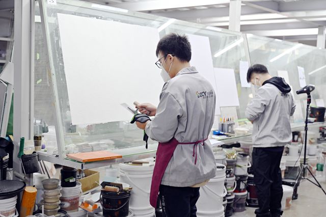 从华为总部到白云机场，为何顶尖客户都选他？——访大正彩翼董事长雷洪正