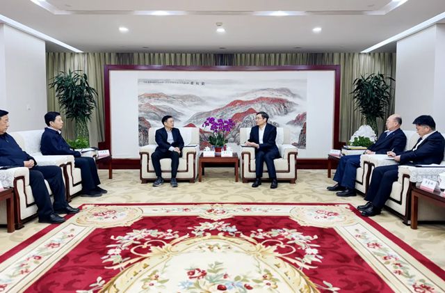 山西省副省长汤志平一行到访中国建材集团