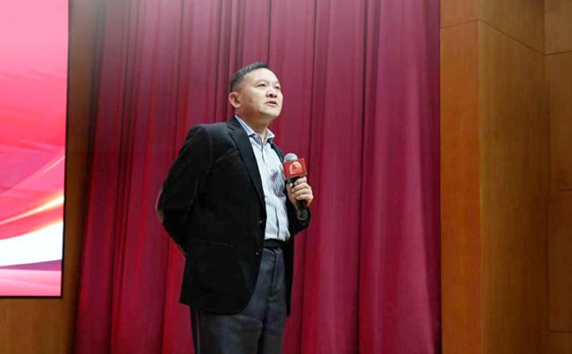 东方雨虹李卫国2026战略曝光：怒砸“慢旧”困局，誓成行业巨人！