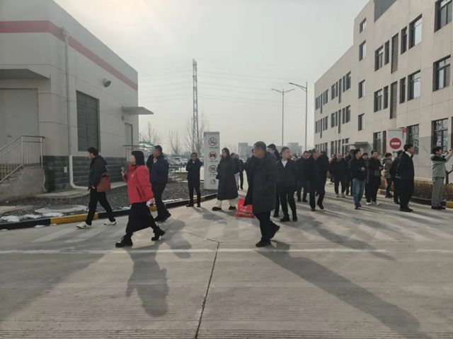 沧州建海五金装饰携战略合作客户走进德爱威工厂参观考察