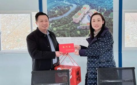 贵州双龙航空港经济区工业园区服务中心主任赵莉萍莅临鳄鱼集团涂料研发培训基地调研慰问