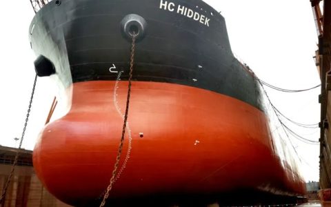 鱼童助力 93000DWT 巨轮 “HC HIDDEK” 完成坞修