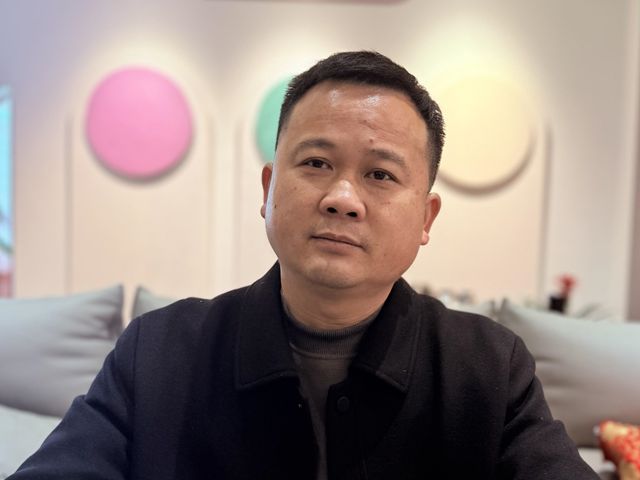 “用脸磨墙”验仿石漆！年销千万逆势增长，他的底牌不只是“三棵树”