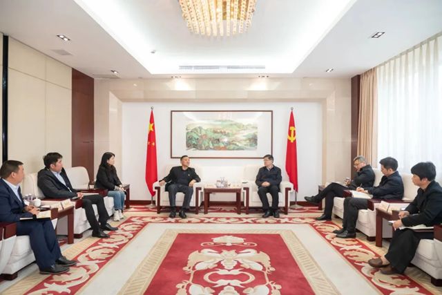 上海市金山区委书记刘健会见东方雨虹、高能环境董事长李卫国