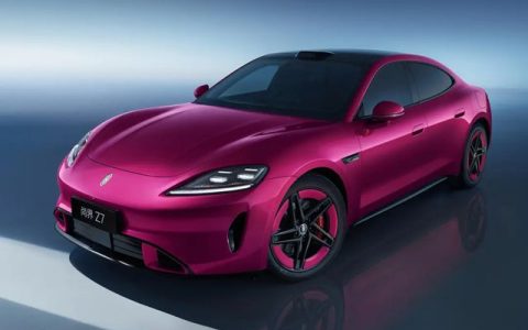 鸿蒙智行纯电轿跑尚界Z7首发亮相，立邦助力“电光紫粉”色彩构想落地