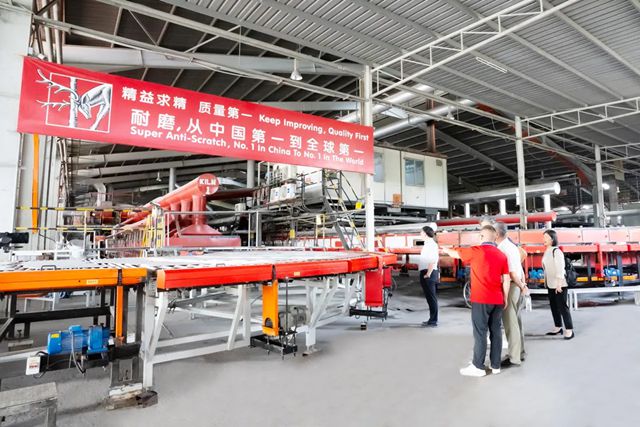 商务部领导专家莅临大角鹿指导，共促提升中国瓷砖全球竞争力