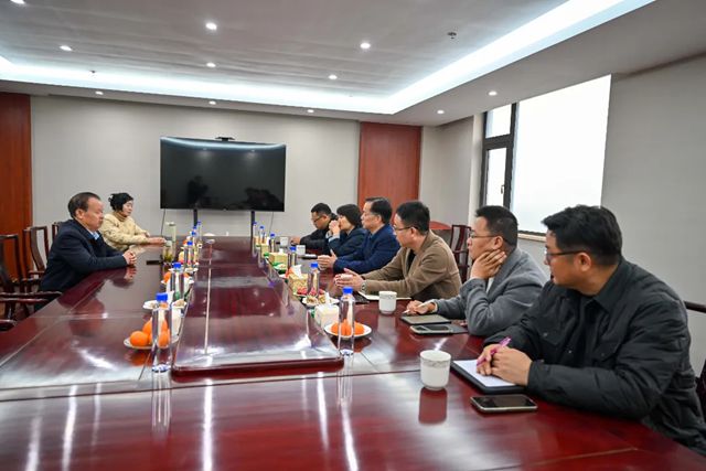 深化交流谋合作 携手共赢谱新篇——无锡交建集团、华仁建设集团、宜兴陶都科技新城发展有限公司领导一行莅临晨光集团参观考察！