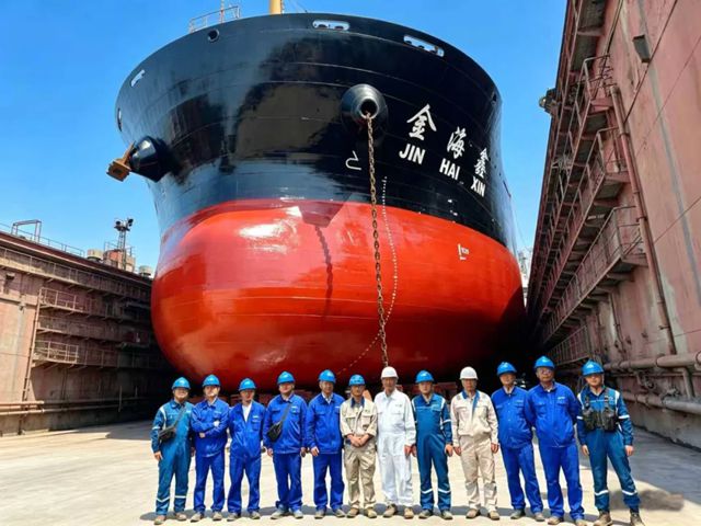 双坞同步,一日告竣:双瑞涂料高效完成两船有机硅防污漆涂装工程